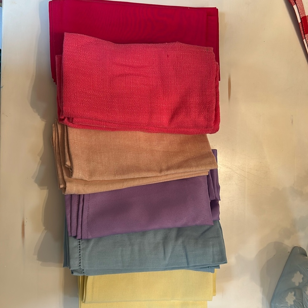 Table napkins of six different colors